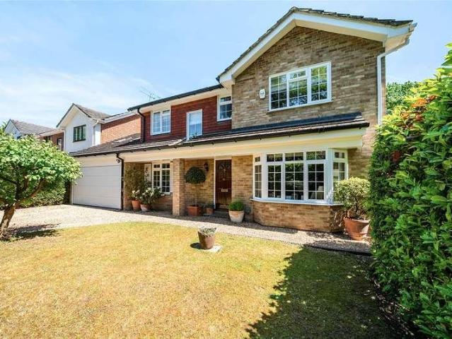 House for sale in Heol-las, Surrey