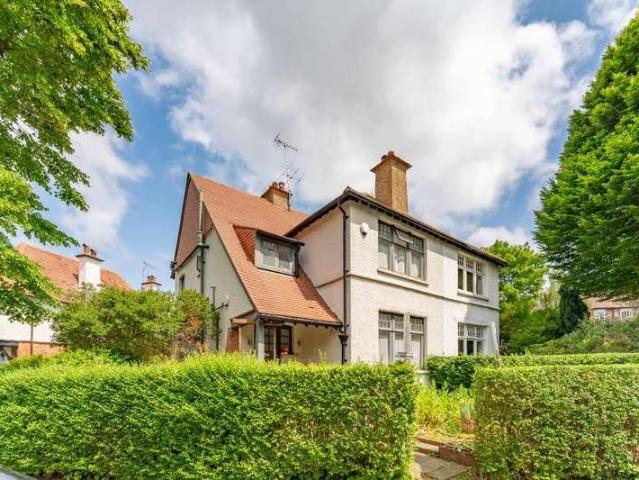 House for sale in London Borough of Ealing, Perivale