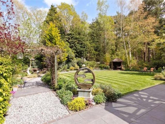 House for sale in Finchampstead