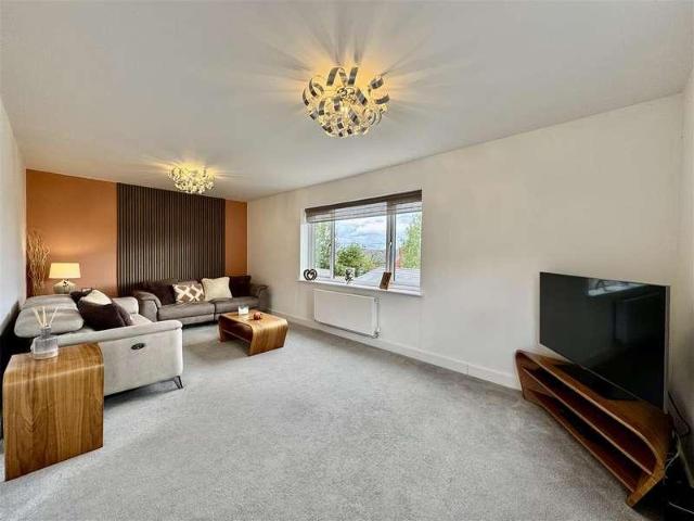 House for sale in Almondbury, West Yorkshire