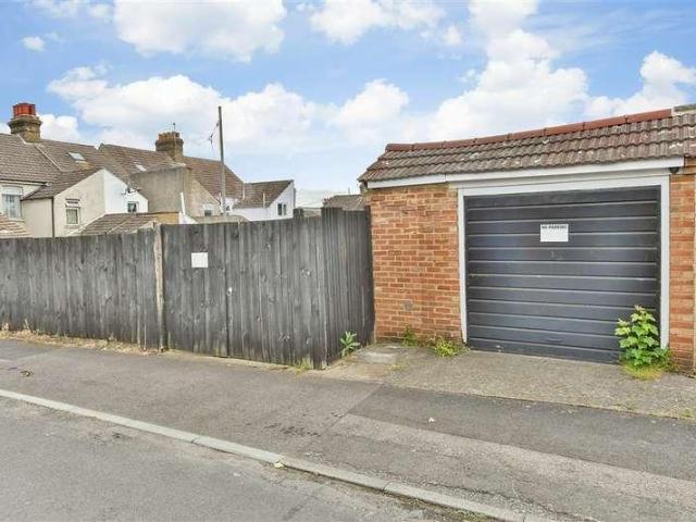 House for sale in Grove Park, Oad Street
