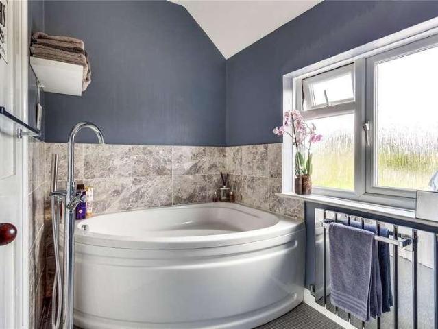 House for sale in Shottesbrooke, White Waltham