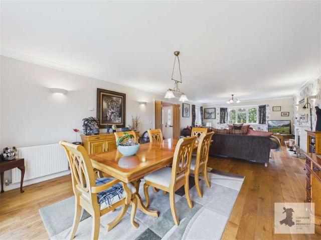House for sale in Penrhiw-Pâl, Wales