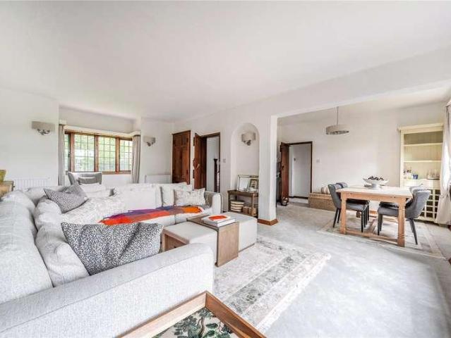 House for sale in Lower Green Esher, Blackhills