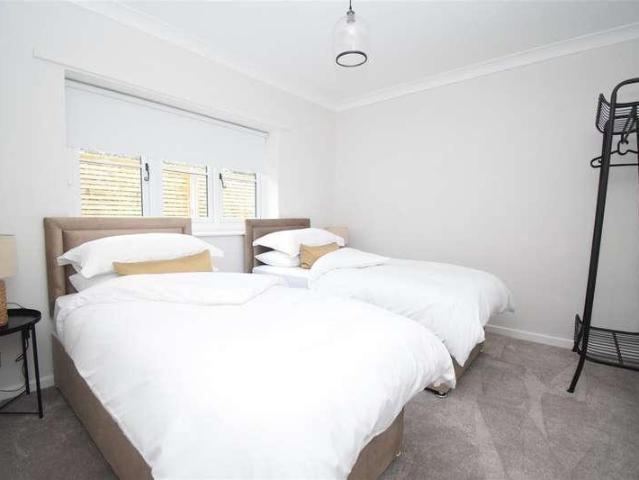 House for sale in Newmillerdam, West Yorkshire