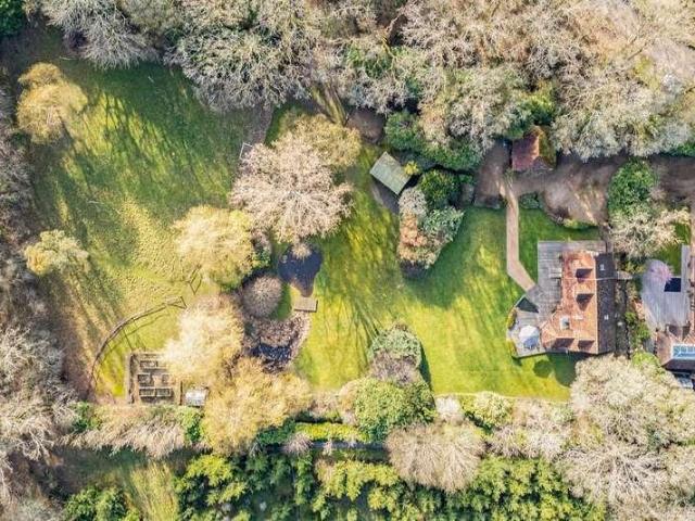 House for sale in Fole, Surrey