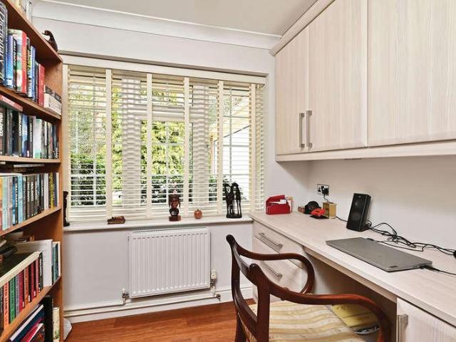 House for sale in Frogmore, Hart
