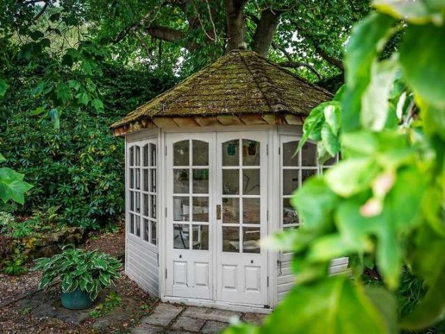 House for sale in Oxted, Hillview