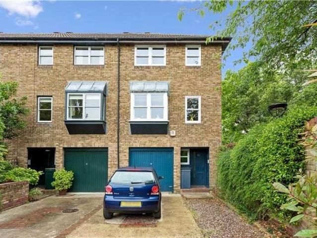 House for sale in Battersea, Greater London