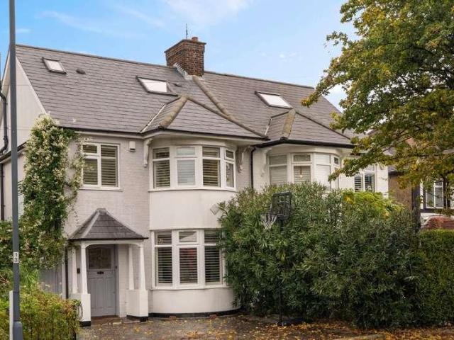 House for sale in Brondesbury, Greater London