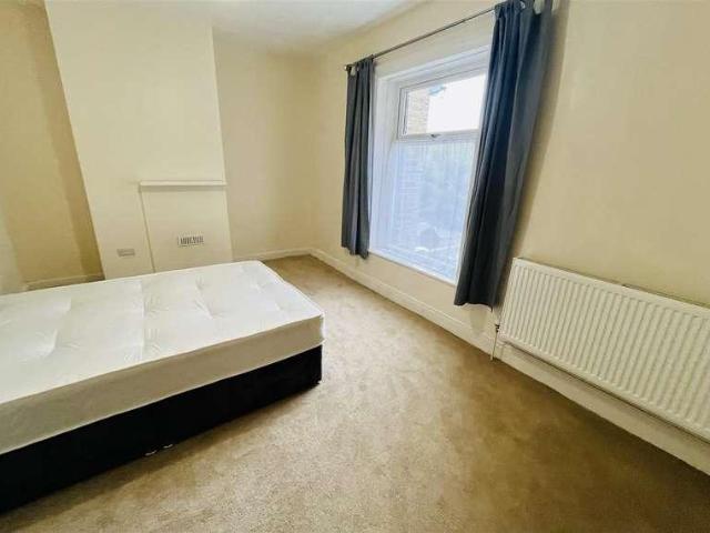 House for sale in Hillhouse, Huddersfield