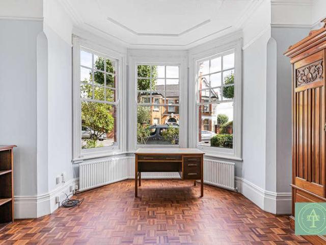 House for sale in Palmers Green, Greater London