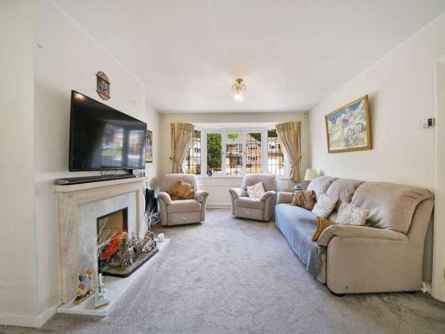 House for sale in London Borough of Croydon, Selsdon