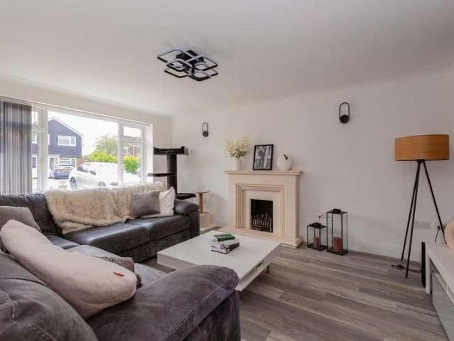 House for sale in Windsor, Holyport