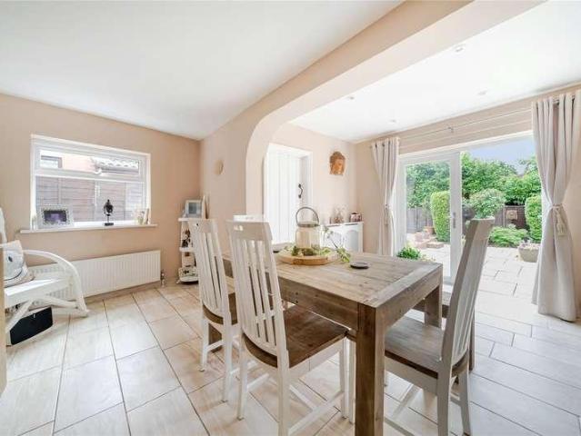 House for sale in Heol-las, Surrey