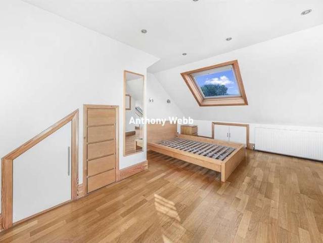 House for sale in Oakwood, Greater London