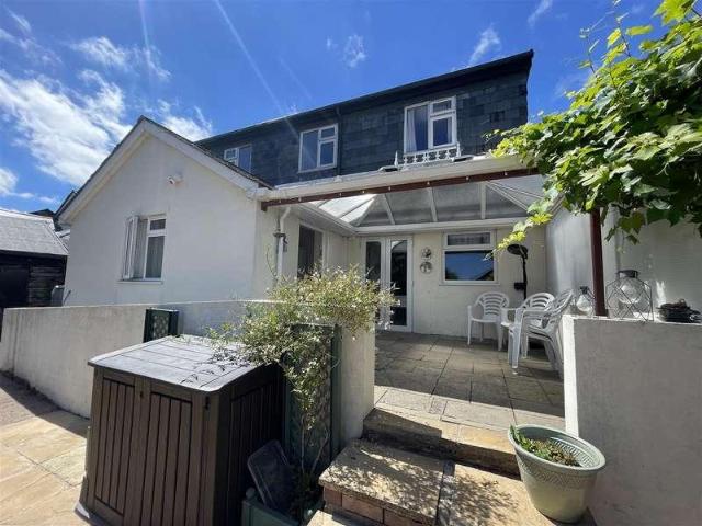 House for sale in Kingsditch, Cheltenham