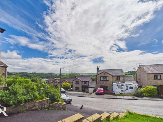 House for sale in Wash, Charlesworth