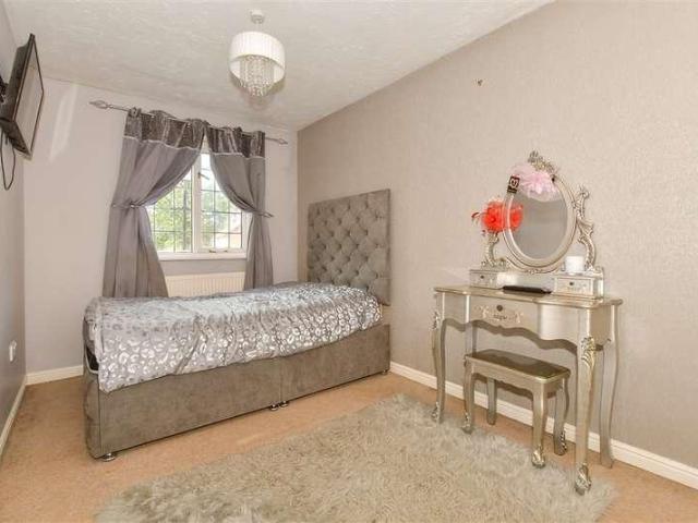 House for sale in Newfoundout, Horsham