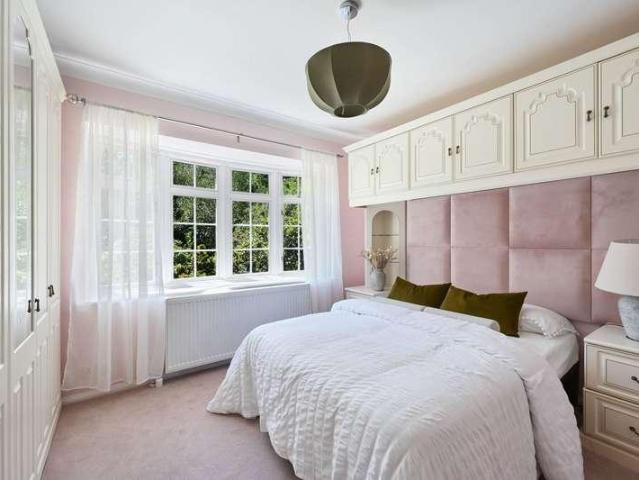 House for sale in Oxted, Hillview
