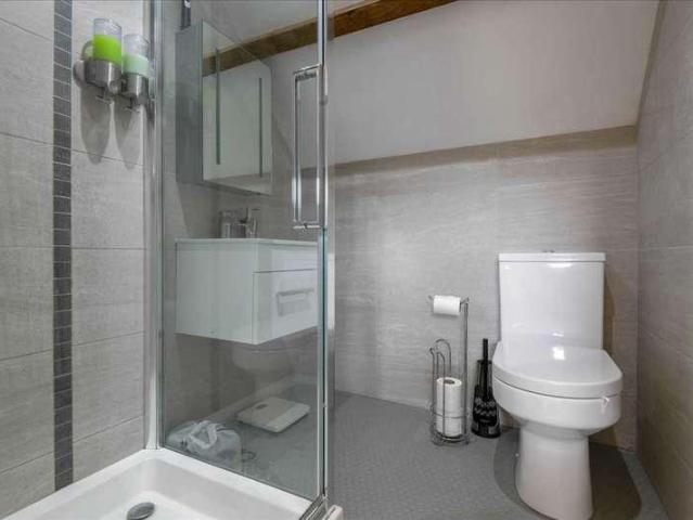 House for sale in Lenham Forstal, Midway
