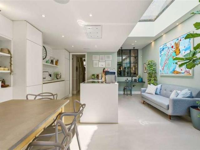 House for sale in Balham, Greater London