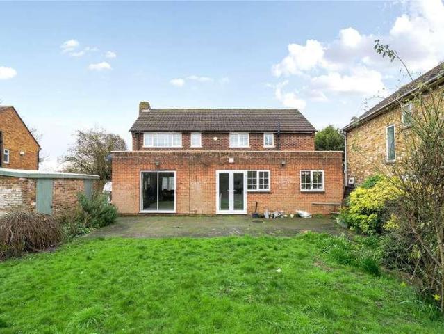 House for sale in Harmondsworth, Greater London