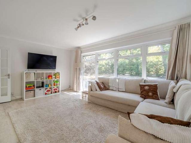 House for sale in Heatherside, Heol-las