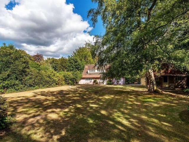 House for sale in Hillview, Surrey