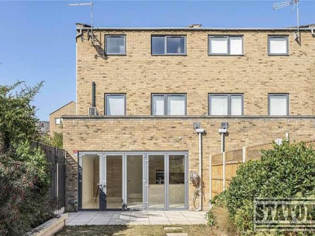 House for sale in Whetstone, Oakleigh Park