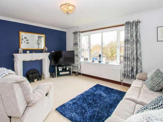 House for sale in Thornhill Lees