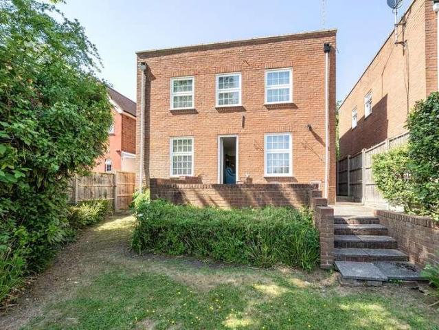 House for sale in Harrow Weald, Greater London