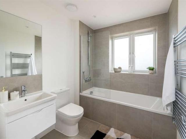 House for sale in Burstow, Hillview
