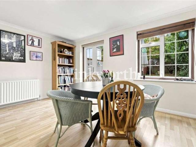 House for sale in Winchmore Hill, Palmers Green