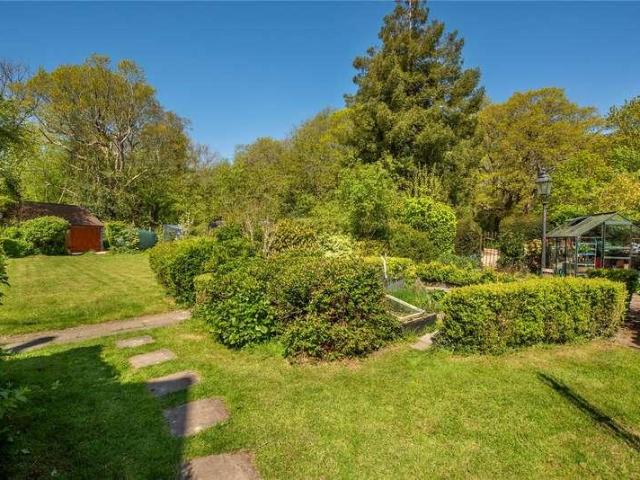 House for sale in Holmwood, Pachesham Park