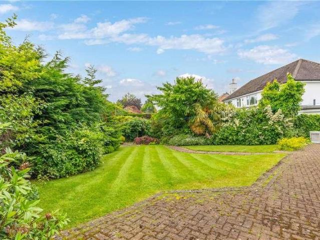 House for sale in Tranmere Park, West Yorkshire