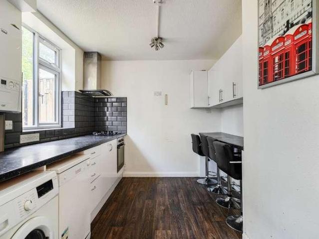 House for sale in London Borough of Lewisham, New Cross