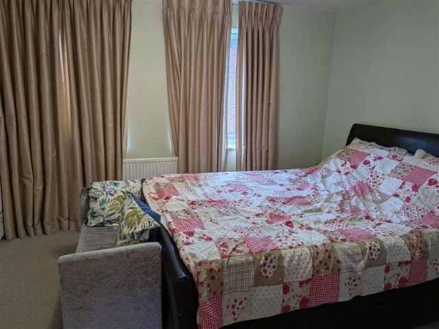House for sale in Barnes Cray, Greater London