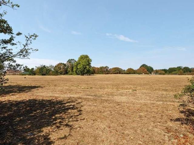 House for sale in Woodley