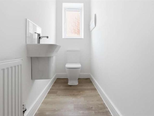 House for sale in Loundsley Green, East Midlands