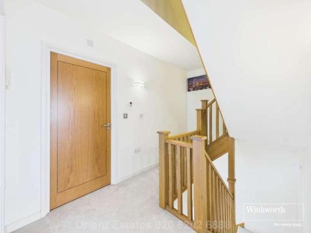 House for sale in Hendon Central, The Hyde