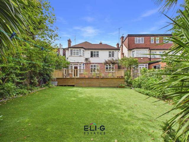 House for sale in Temple Fortune, Greater London