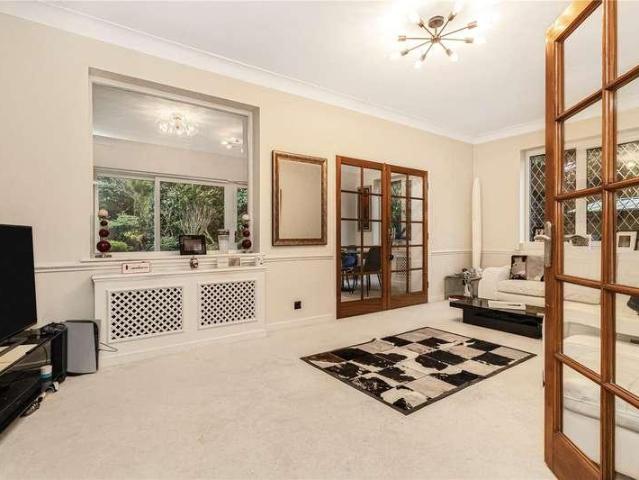 House for sale in Cockfosters, Greater London