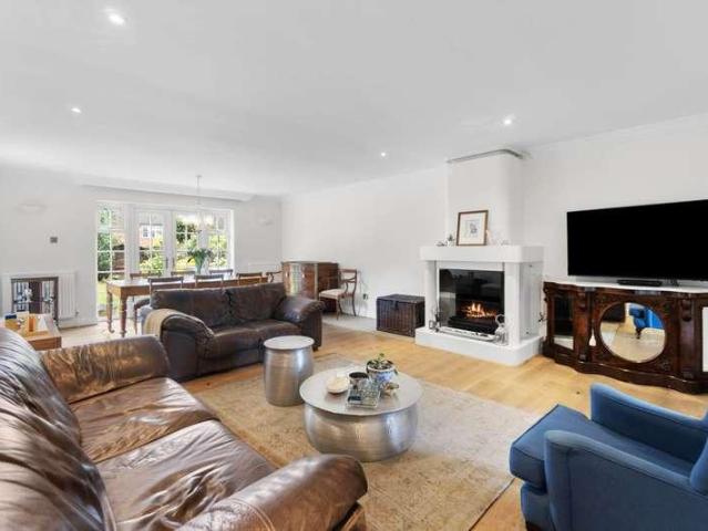House for sale in Elstree and Borehamwood, Borehamwood