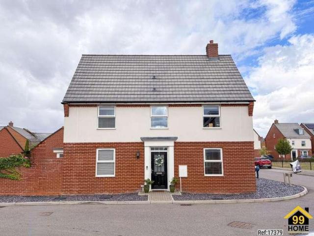 House for sale in Kingsbrook, Buckinghamshire