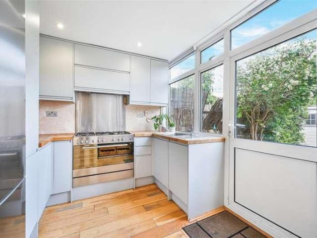 House for sale in London Borough of Merton, Cat Hill