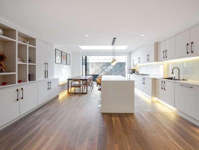 House for sale in Oval, Greater London