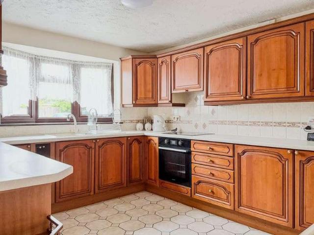 House for sale in Warden Hill, Luton