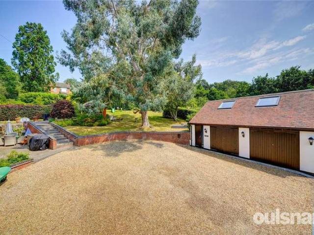 House for sale in Bromsgrove, Worcestershire