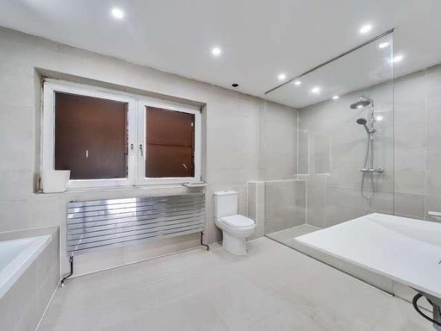 House for sale in Little Stanmore, Greater London